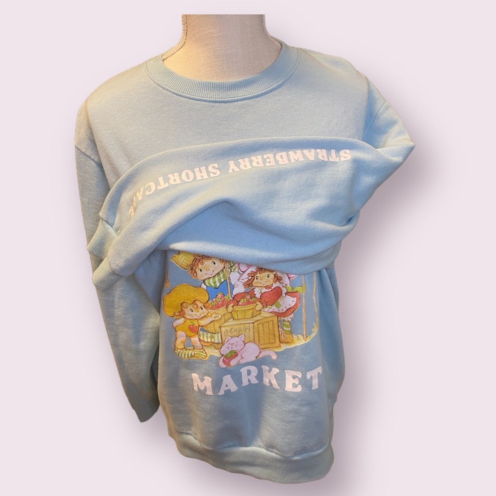 Strawberry Shortcake pullover - Picture 2 of 3